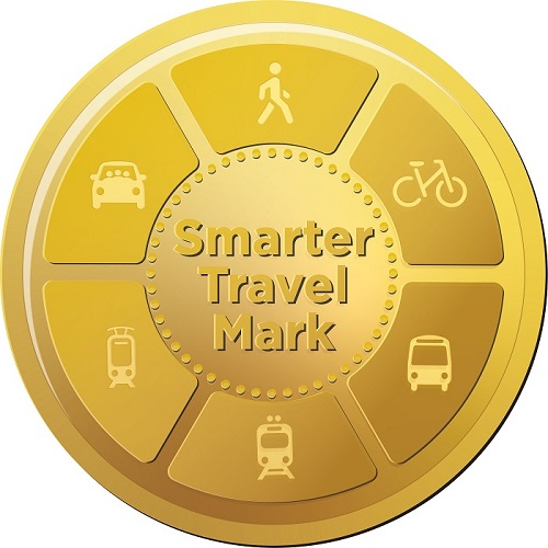 Gold circle with text Smarter Travel Mark